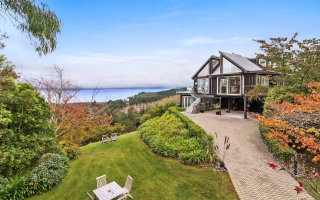 Acacia Cliffs Lodge