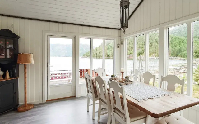 6 Person Holiday Home in Sundlandet