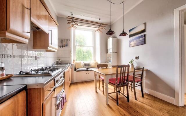 Stylish 2Br Flat Close To Edinburgh City Centre