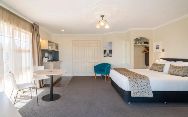 Silver Fern Rotorua Suites & Spa – Guest Rooms – Rotorua