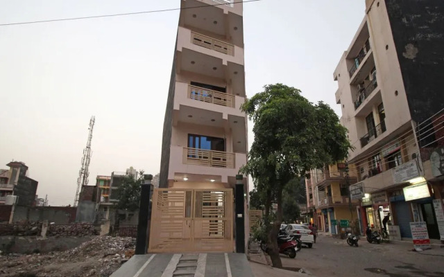 OYO Flagship 9075 Petals Inn