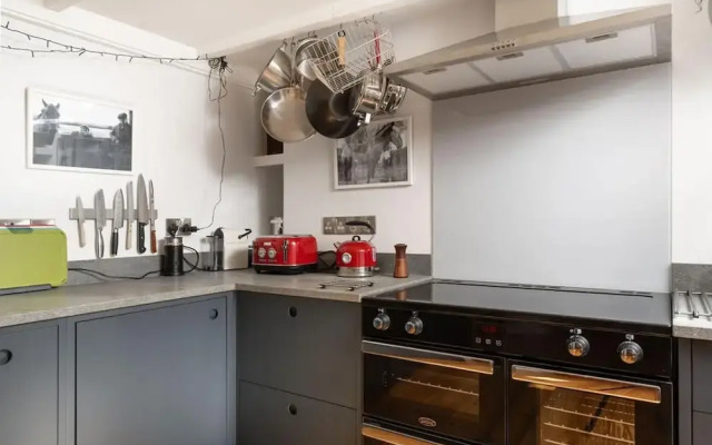 Seaview-2br-sleeps5-cottage-fastwifi-woodburner
