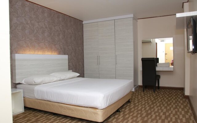 DE LA Hotel