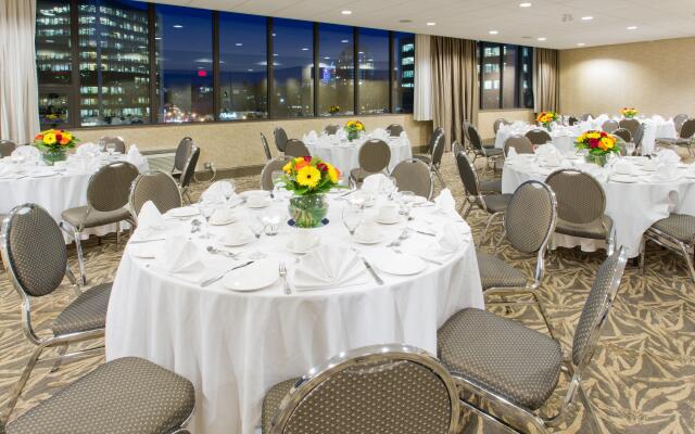 Holiday Inn Vancouver Centre by IHG