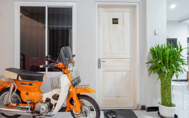 RedDoorz near Jalan Adi Sucipto Solo