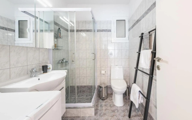 2 stops to Acropolis - Free Cancellation - Terrace