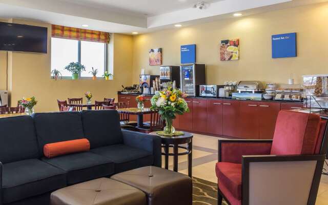 Comfort Inn & Suites LaGuardia Airport