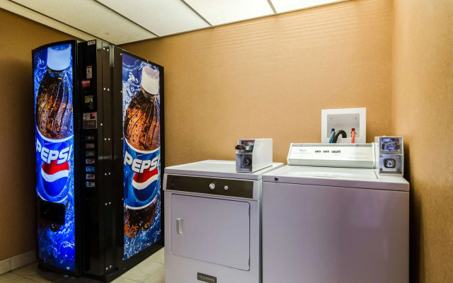 Quality Inn & Suites Manhattan