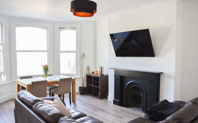 Spacious 3 Bedroom Hove Apartment