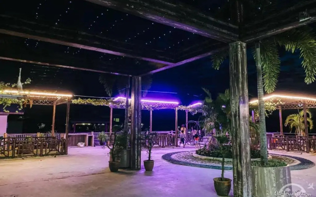 Mangrove Floating Chalet