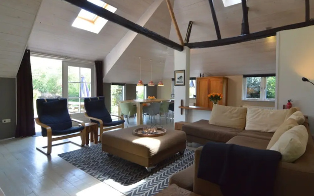 Quaint Farmhouse in Giethoorn With Private Garden