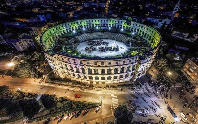 Centar White Apartment