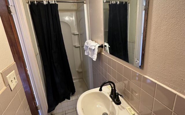 Crestview Motel Inc
