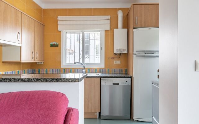 Comfy Holiday Home in L'escala With Garden