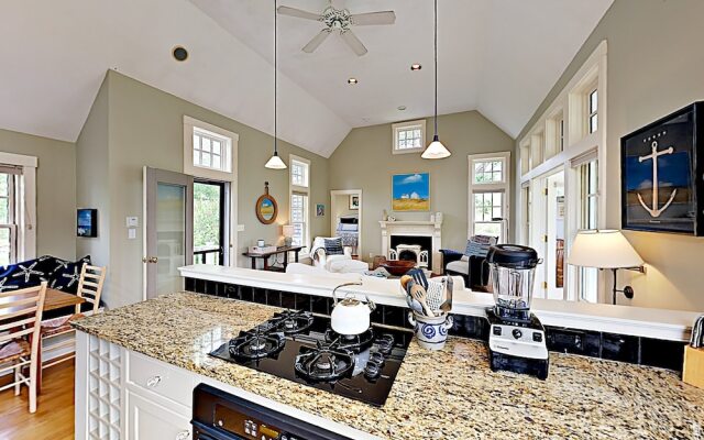 34 Edgartown - 2 Br Home