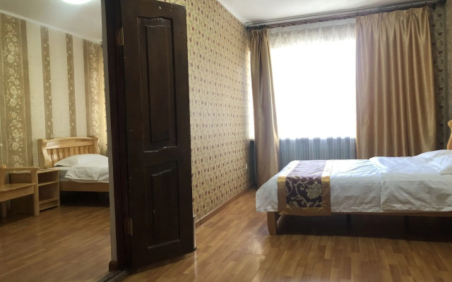 Land Hotel