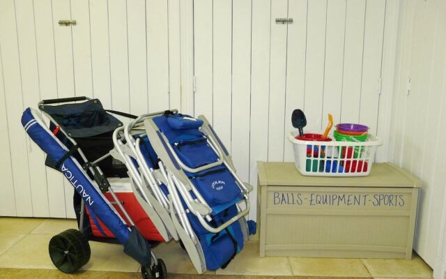 Private Home and Guesthouse With Courtyard, Pool and spa