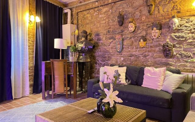 Centrally Located Historical Flat in Beyoglu