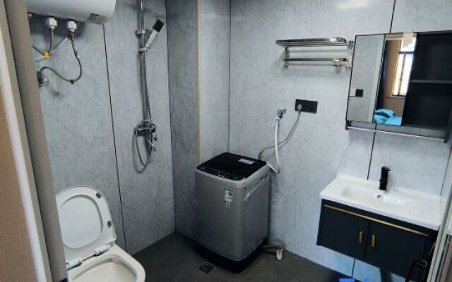 Hengdian Chunai Smart Apartment (Mingqing Gongyuan Branch)