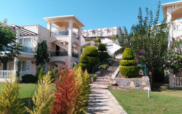 Flamingo Site, Garden Floor Daily Rent Apartment, Lake and Natural View, in Bodrum, A21
