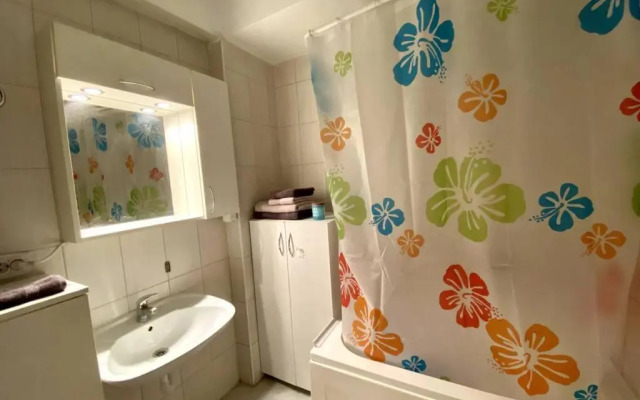 Matea's Appartment 0.8km to center private parking