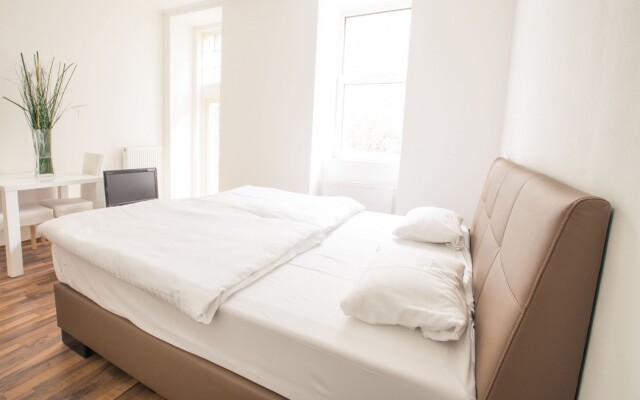 Grand Central Studio Apartments