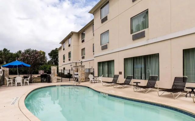 Quality Suites Huntsville Near University