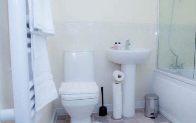 Beautiful two Bedrooms Ensuite Apartment