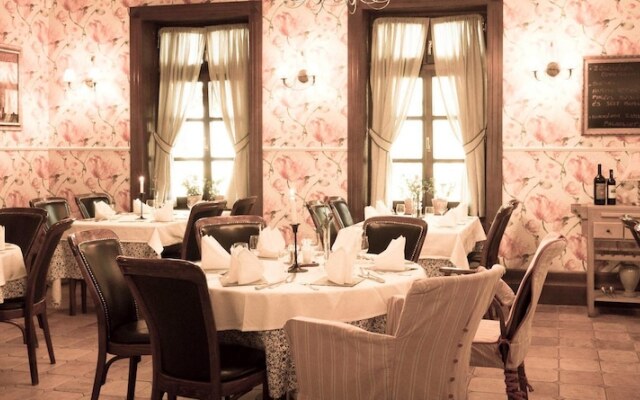 Villa Rosa Restaurant & Pension