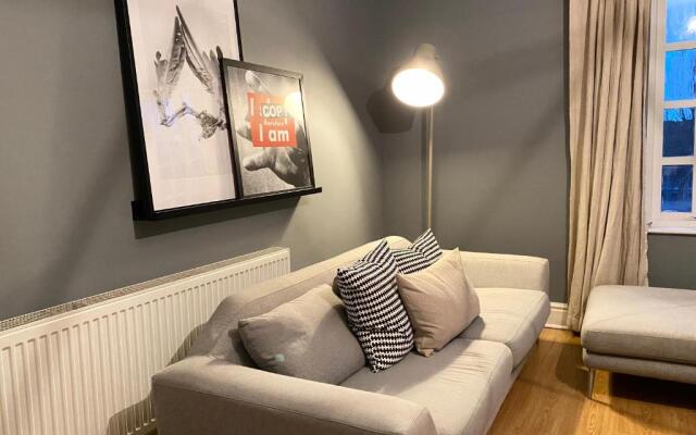 Alpheus Living: Newsham Apartment