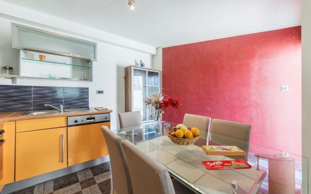 Stunning Apartment in Fazana With Wifi and 3 Bedrooms