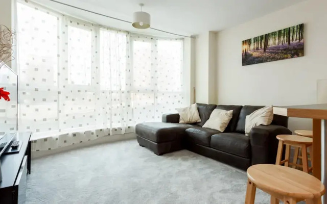Starboard - Spacious Two-bedroom Apartment