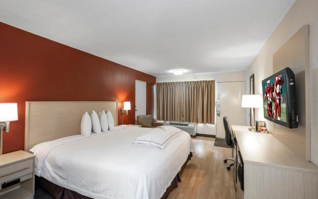 Red Roof Inn PLUS+ & Suites Naples Downtown-5th Ave S