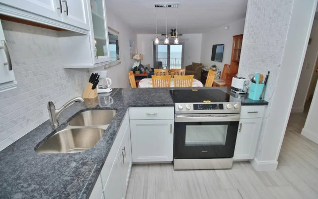 Sea Coast Gardens III 302