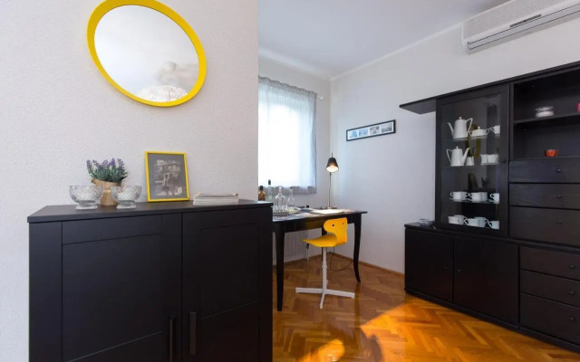 Captain's Apartment with Sea View