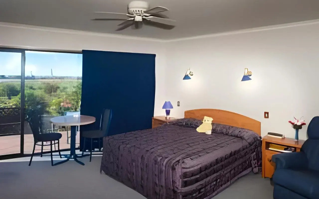 Baywatch Motor Lodge