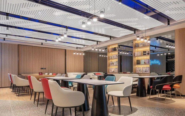 Ibis Hotel (Xiamen Dongdu Ferry Terminal Dongdu Road)