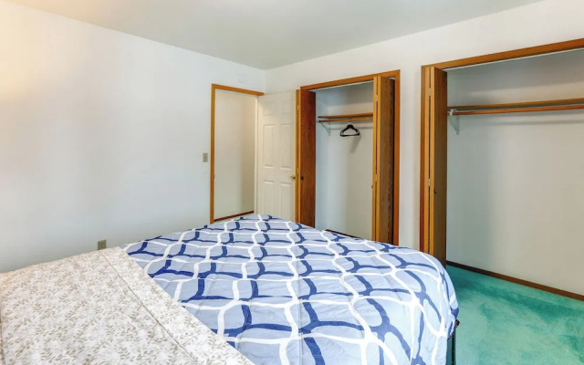 Near Dtwn & Pioneer Park: Fairbanks Home w/ Deck!
