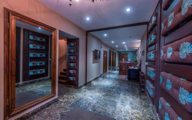 Number 44 Hotel & Bar