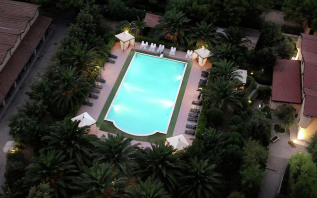 Inviting Holiday Home in Trinitapoli with Swimming Pool