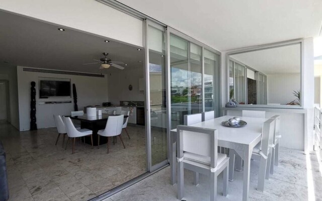 Magia Beachside Apartment by Bvr