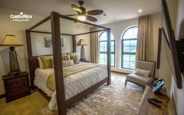 Crocs Resort Oceanfront Penthouse Jaco