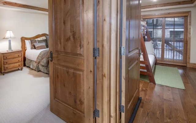 Vail Mountain View #402 4 Bedroom Condo