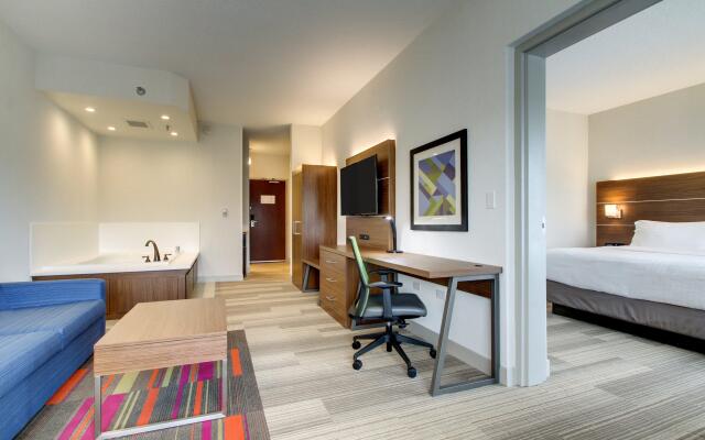 Holiday Inn Express & Suites Aurora - Naperville, an IHG Hotel