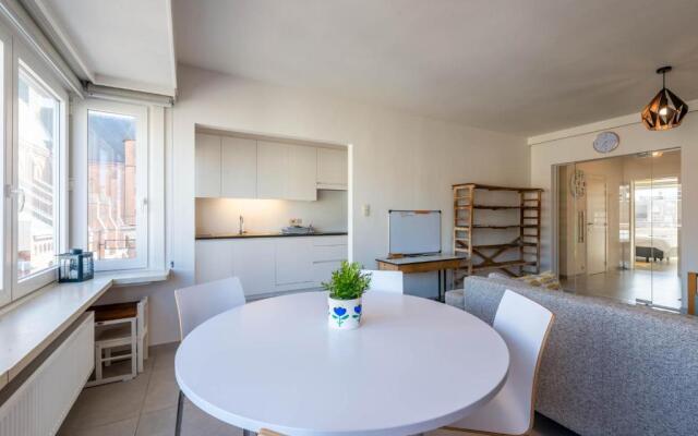 Modern Apartment with Free Parking