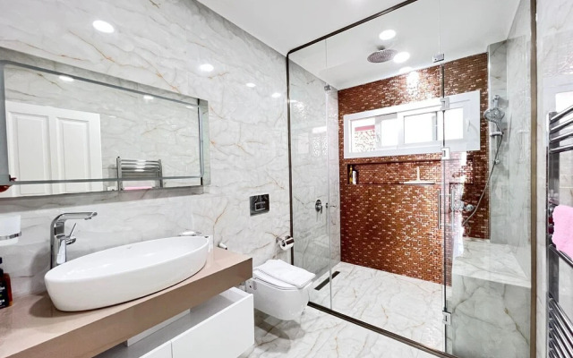 Luxury 7-bed Villa With Pool and Jacuzzi, Fethiye