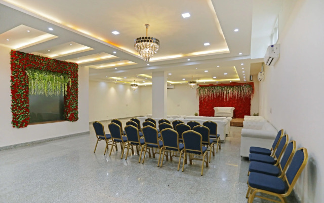 OYO Townhouse 79643 Oyo Townhouse Hotel Merriment Near ISKCON Temple Noida