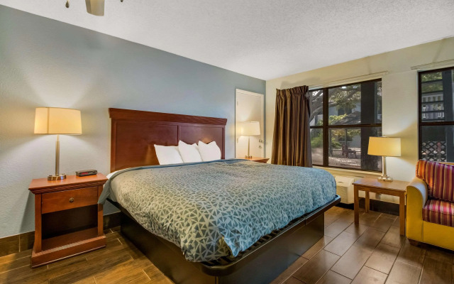 Econo Lodge Inn & Suites Fulton - Rockport
