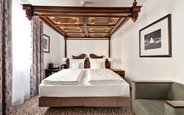 King's Hotel Center