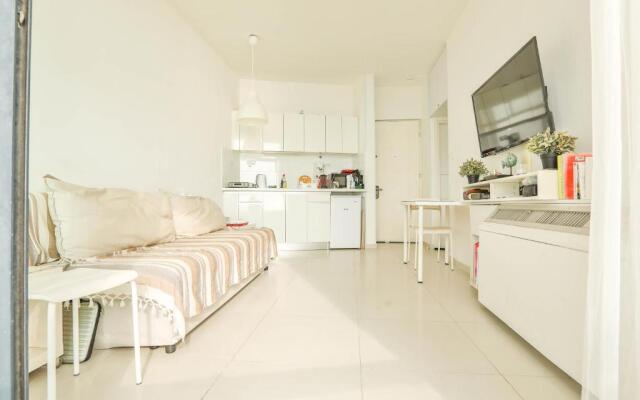 Colony Beach Apartment 705